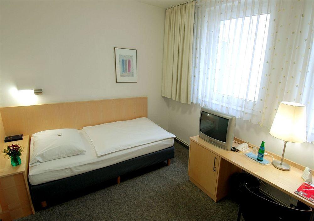 Cvjm Duesseldorf Hotel & Tagung Exteriör bild
