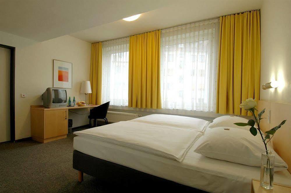 Cvjm Duesseldorf Hotel & Tagung Exteriör bild